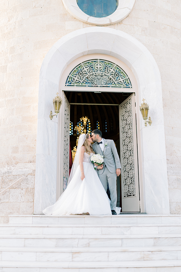 elegant-summer-wedding-at-ble-azure-lush-white-blooms_36