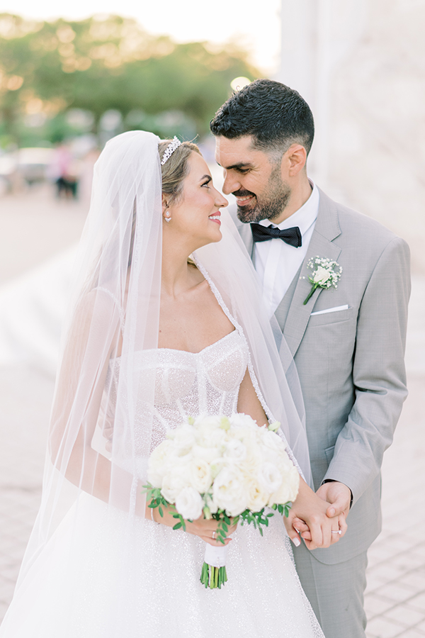 elegant-summer-wedding-at-ble-azure-lush-white-blooms_40