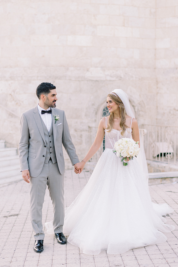 elegant-summer-wedding-at-ble-azure-lush-white-blooms_41