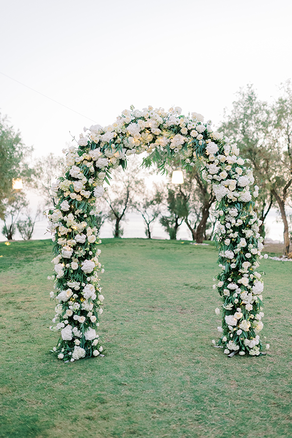 elegant-summer-wedding-at-ble-azure-lush-white-blooms_48