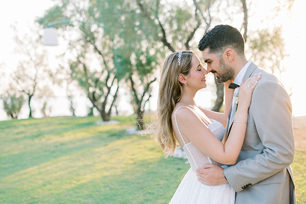 elegant-summer-wedding-at-ble-azure-lush-white-blooms_55