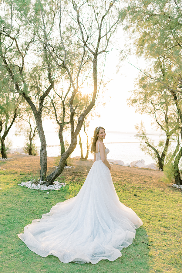 elegant-summer-wedding-at-ble-azure-lush-white-blooms_58