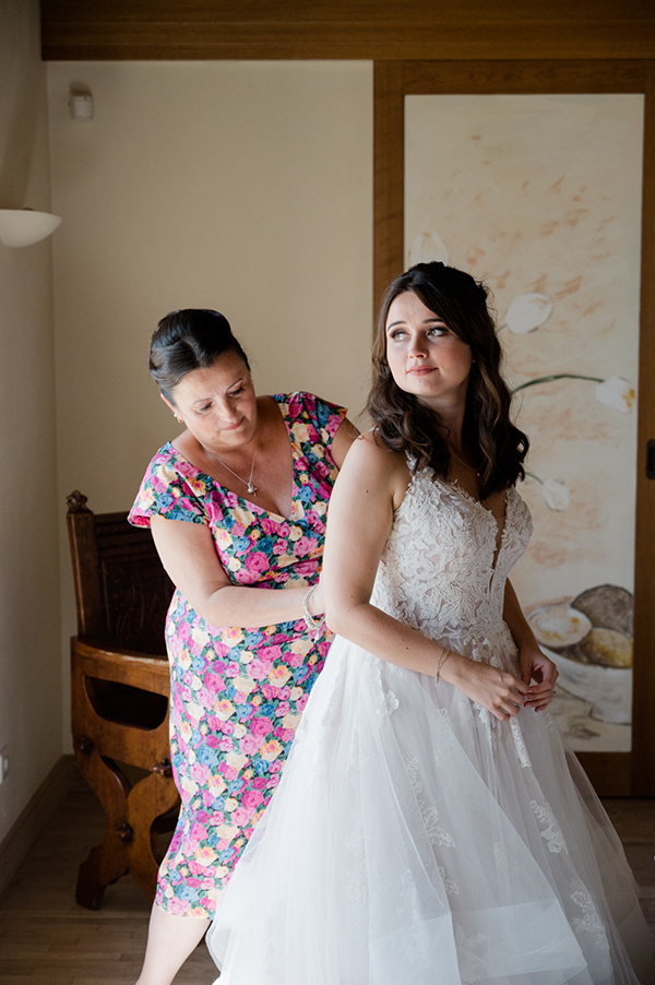 lovely-summer-wedding-castle-greece_11