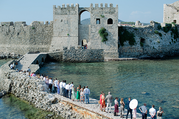 lovely-summer-wedding-castle-greece_28