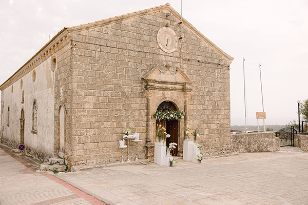 romantic-fall-wedding-kefalonia-calla-lilies-roses-orchids_12