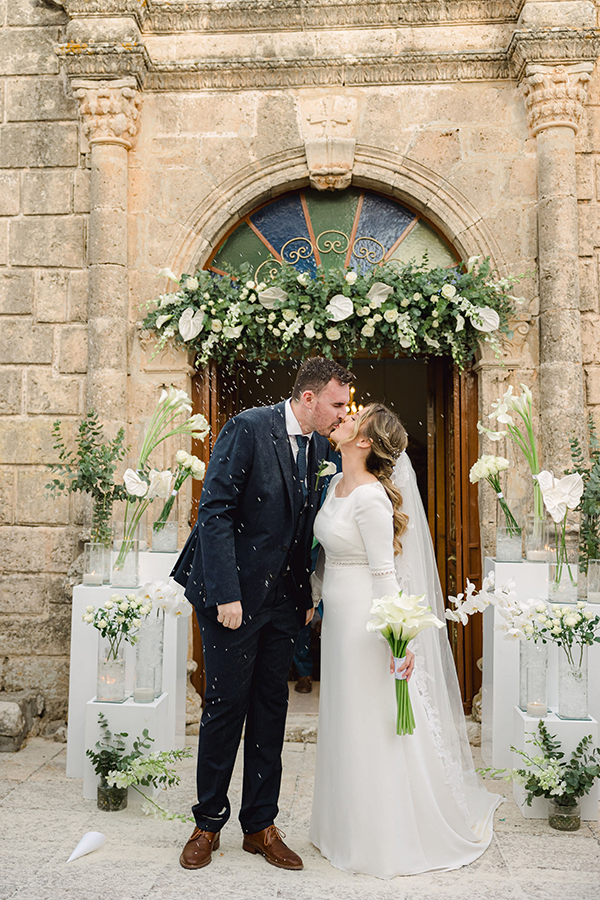 romantic-fall-wedding-kefalonia-calla-lilies-roses-orchids_25