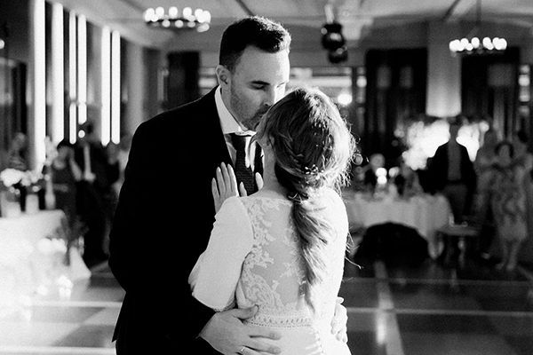 romantic-fall-wedding-kefalonia-calla-lilies-roses-orchids_38