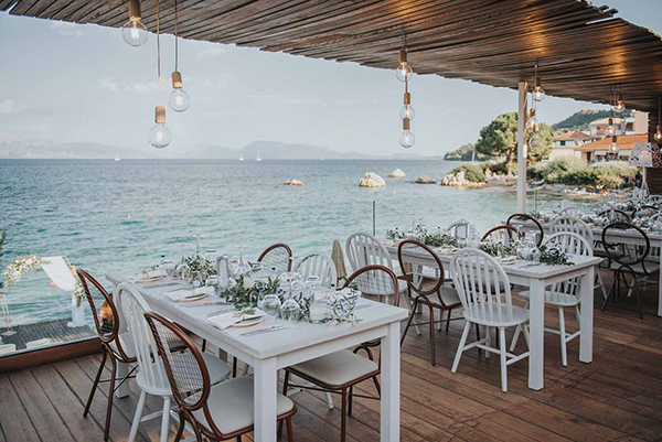 summer-destination-lefkada-sage-theme-white-flowers_08