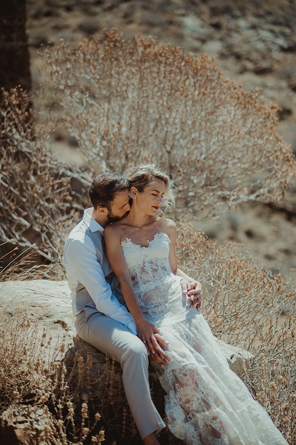 summer-wedding-serifos-pampas-grass-boho-vibes_02x