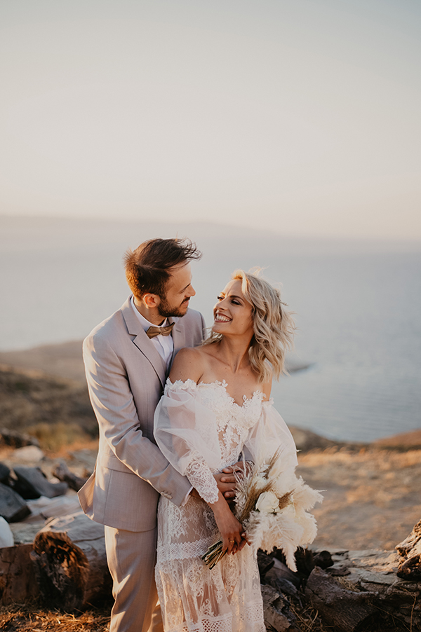 summer-wedding-serifos-pampas-grass-boho-vibes_05x