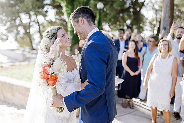 boho-summer-wedding-chania-pretty-orange-blooms-pampas-grass_15