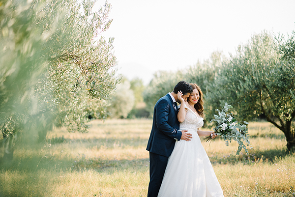 chic-summer-wedding-kozani-lush-romantic-florals_03