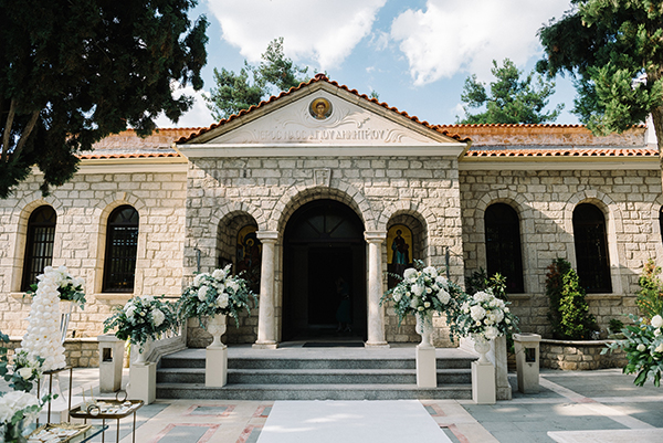 chic-summer-wedding-kozani-lush-romantic-florals_25
