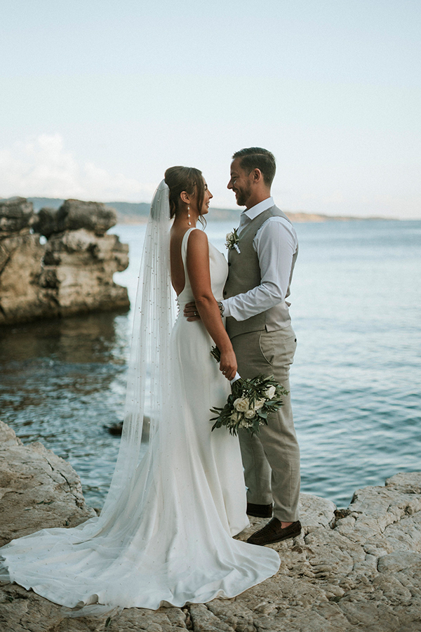 beach-summer-wedding-corfu-white-blooms-lush-olive-leaves_01x