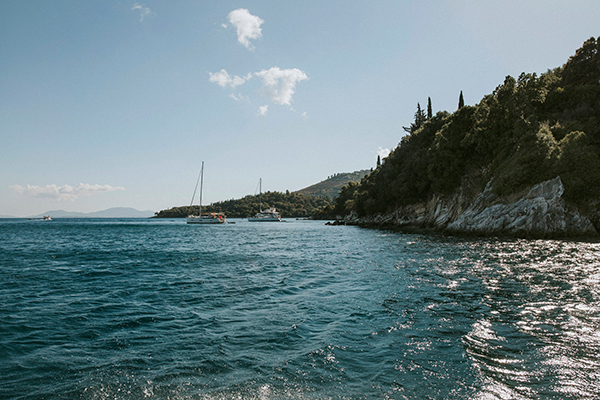beach-summer-wedding-corfu-white-blooms-lush-olive-leaves_14