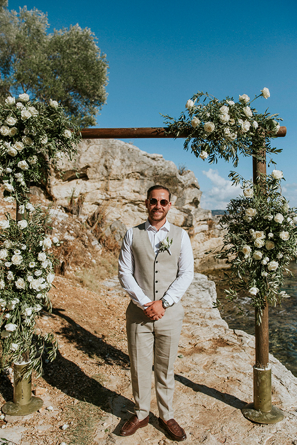 beach-summer-wedding-corfu-white-blooms-lush-olive-leaves_20