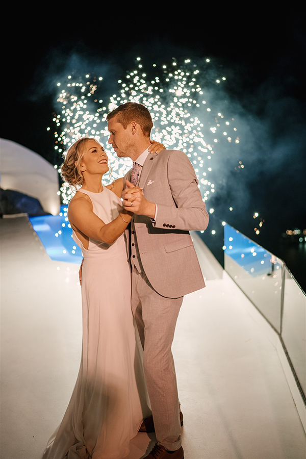 dreamy-summer-wedding-santorini-white-florals-gold-touches_29