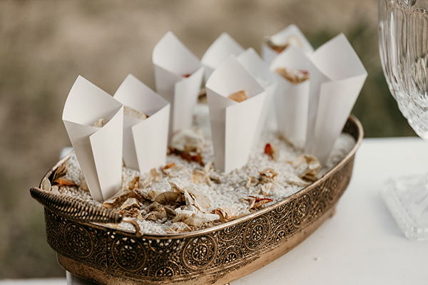 lovely-summer-wedding-euvoia-white-blooms-pampas-grass_18
