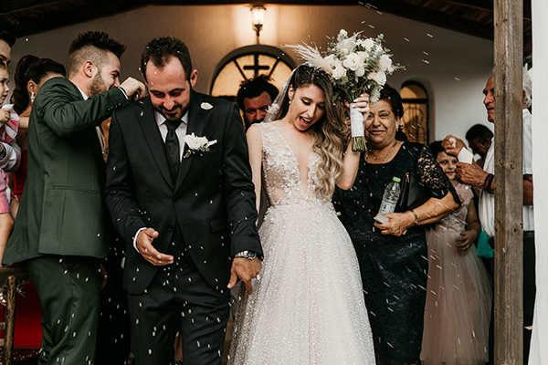 lovely-summer-wedding-euvoia-white-blooms-pampas-grass_24