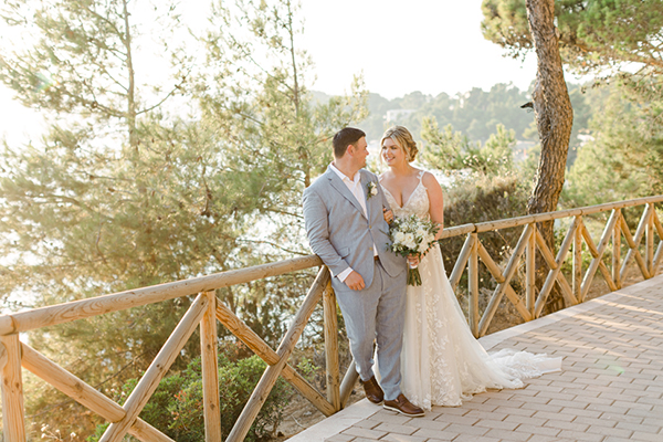 lovely-summer-wedding-kefalonia-white-hydrangeas-gold-details_01