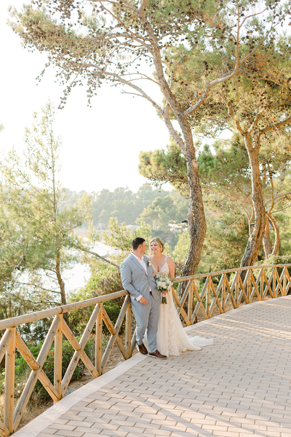 lovely-summer-wedding-kefalonia-white-hydrangeas-gold-details_04