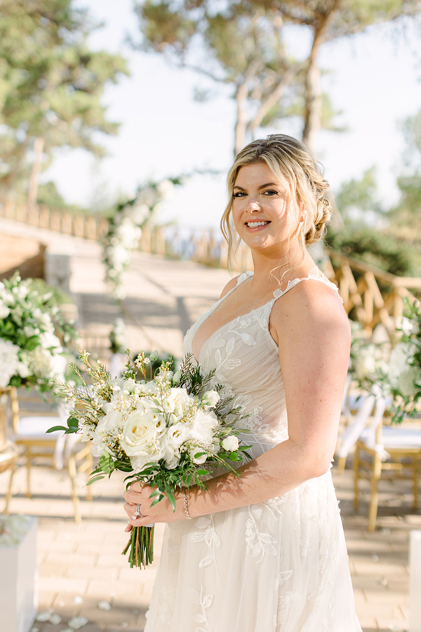 lovely-summer-wedding-kefalonia-white-hydrangeas-gold-details_05