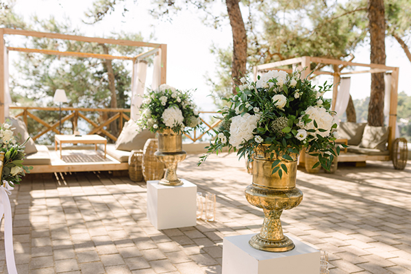 lovely-summer-wedding-kefalonia-white-hydrangeas-gold-details_07