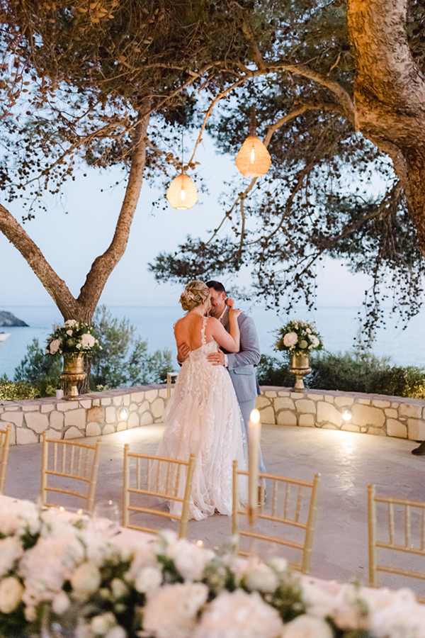 lovely-summer-wedding-kefalonia-white-hydrangeas-gold-details_27