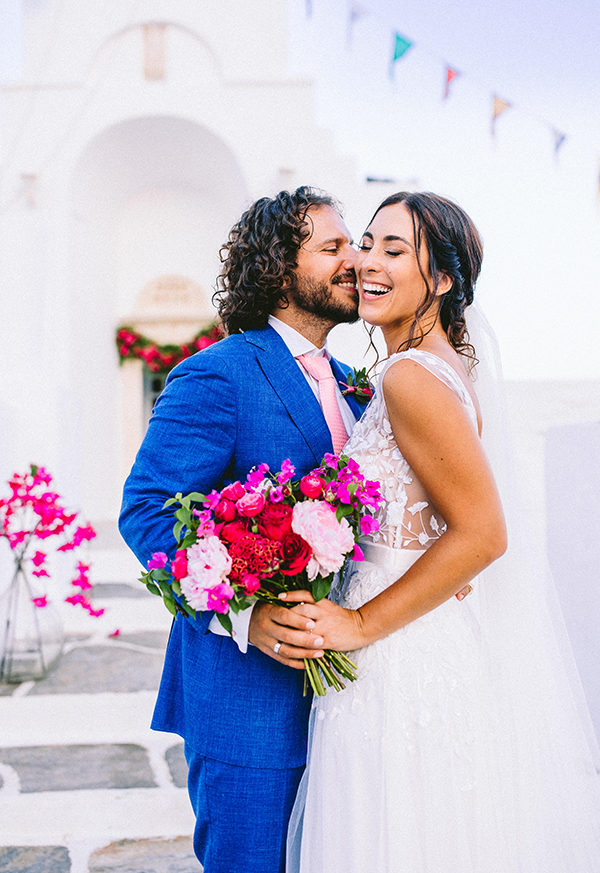modern-summer-wedding-sifnos-bougainvillea-fuchsia-hues_01