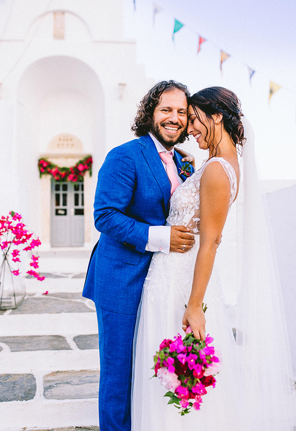 modern-summer-wedding-sifnos-bougainvillea-fuchsia-hues_03