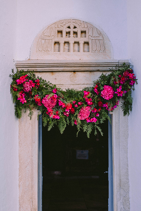 modern-summer-wedding-sifnos-bougainvillea-fuchsia-hues_22