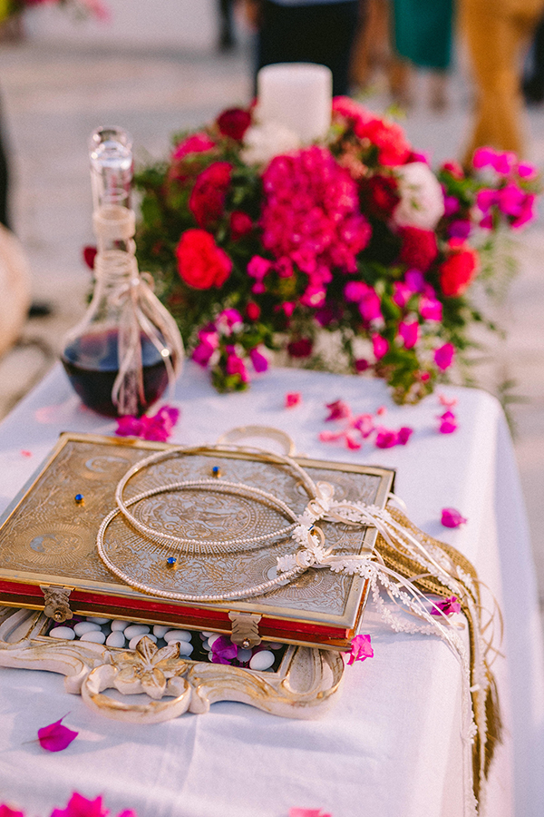 modern-summer-wedding-sifnos-bougainvillea-fuchsia-hues_23