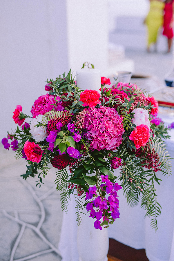 modern-summer-wedding-sifnos-bougainvillea-fuchsia-hues_24