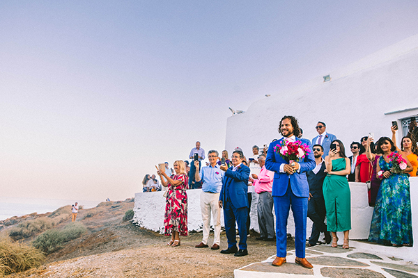 modern-summer-wedding-sifnos-bougainvillea-fuchsia-hues_26