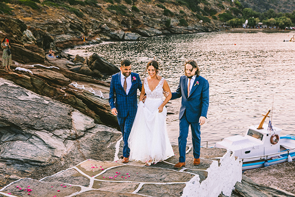 modern-summer-wedding-sifnos-bougainvillea-fuchsia-hues_29x