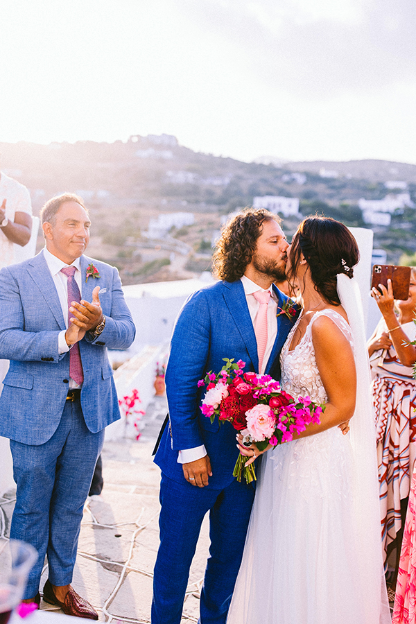modern-summer-wedding-sifnos-bougainvillea-fuchsia-hues_44