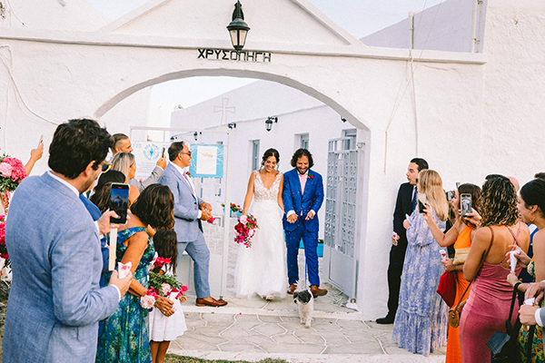 modern-summer-wedding-sifnos-bougainvillea-fuchsia-hues_47