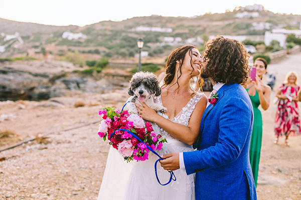 modern-summer-wedding-sifnos-bougainvillea-fuchsia-hues_48