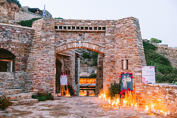 modern-summer-wedding-sifnos-bougainvillea-fuchsia-hues_49