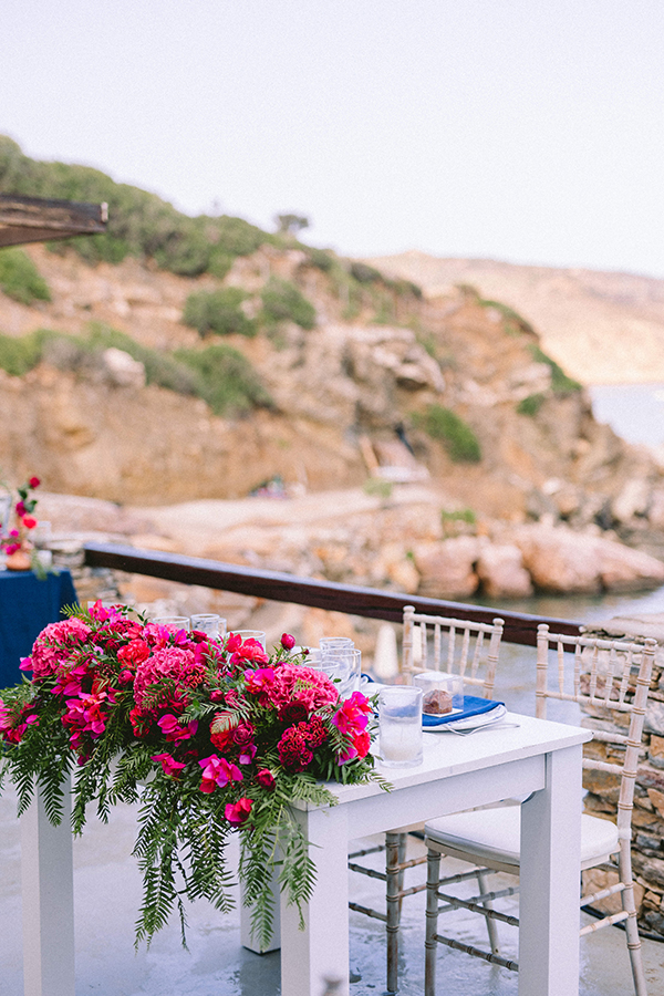 modern-summer-wedding-sifnos-bougainvillea-fuchsia-hues_51