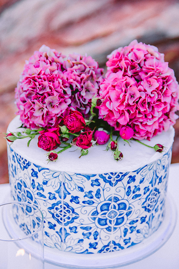 modern-summer-wedding-sifnos-bougainvillea-fuchsia-hues_60x