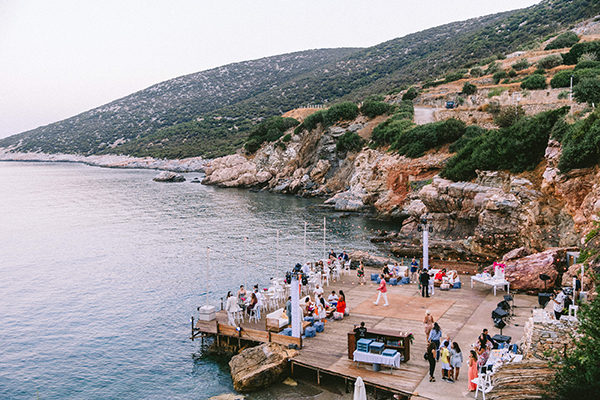 modern-summer-wedding-sifnos-bougainvillea-fuchsia-hues_61