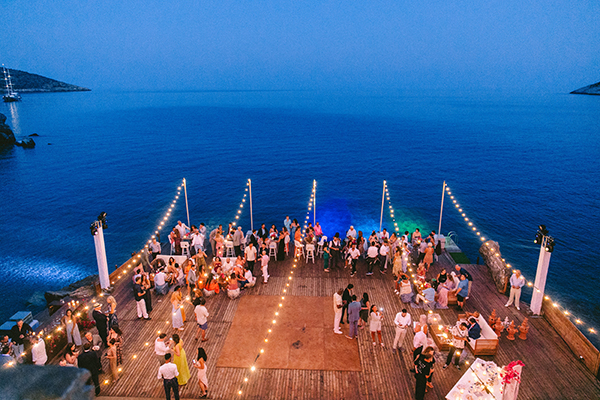 modern-summer-wedding-sifnos-bougainvillea-fuchsia-hues_64x