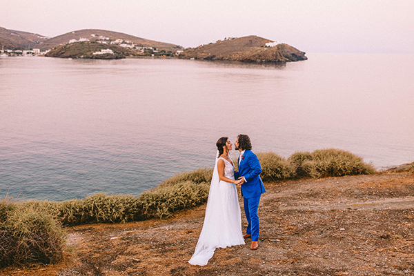 modern-summer-wedding-sifnos-bougainvillea-fuchsia-hues_75x