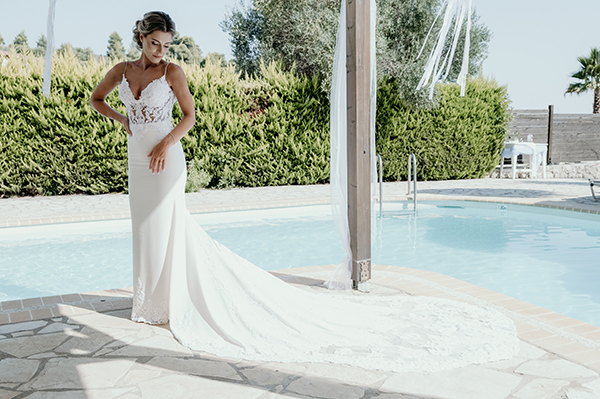 romantic-chic-wedding-halkidiki-white-lycianthus-turquoise-hydrangeas_11