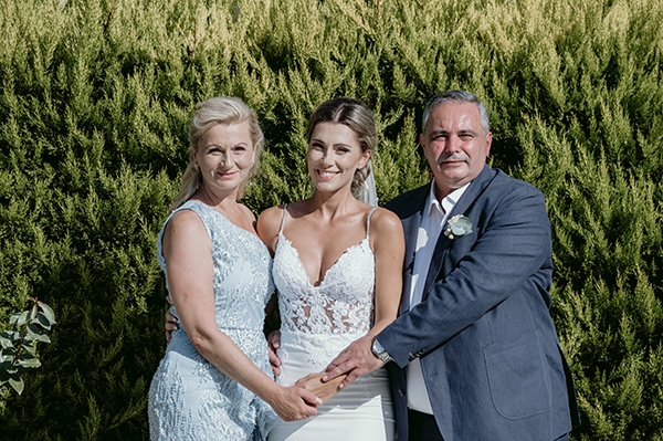 romantic-chic-wedding-halkidiki-white-lycianthus-turquoise-hydrangeas_13