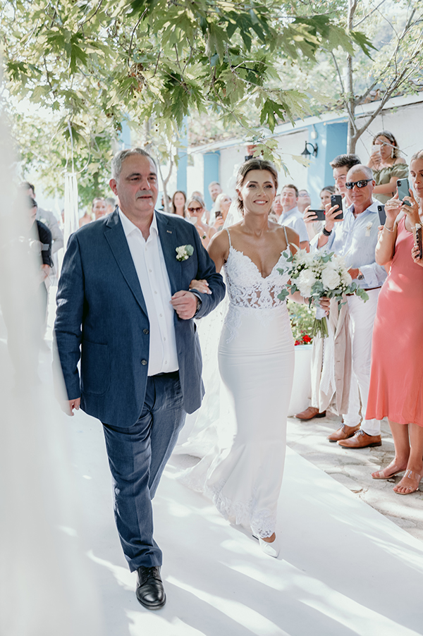 romantic-chic-wedding-halkidiki-white-lycianthus-turquoise-hydrangeas_17