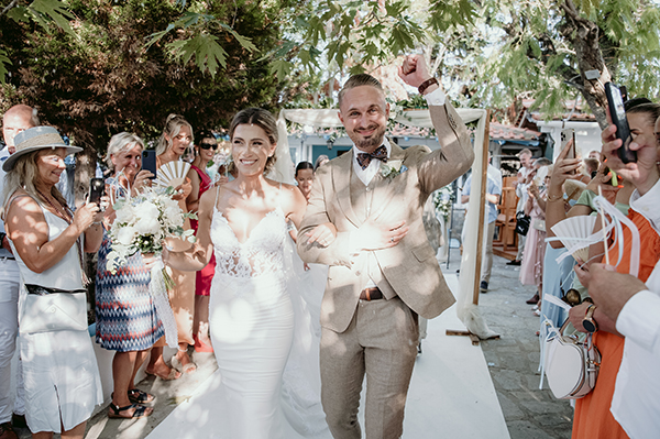 romantic-chic-wedding-halkidiki-white-lycianthus-turquoise-hydrangeas_26