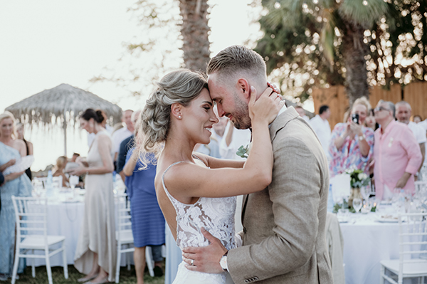 romantic-chic-wedding-halkidiki-white-lycianthus-turquoise-hydrangeas_30