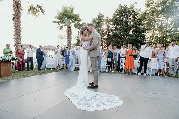 romantic-chic-wedding-halkidiki-white-lycianthus-turquoise-hydrangeas_31
